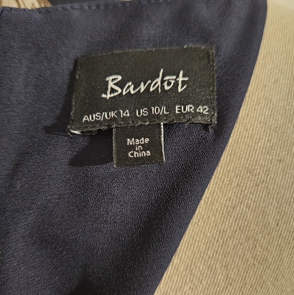 BARDOT TAMMY TRIM DRESS IN NAVY FLORAL size 10 - Picture 5 of 9